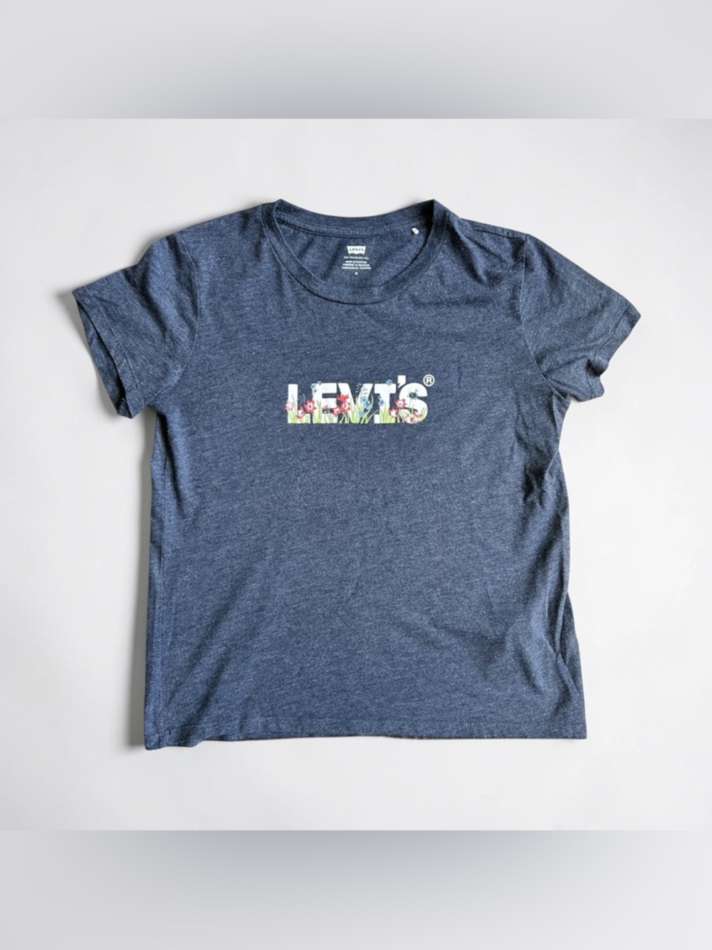 Levi’s Floral Logo Graphic Tee Women’s M Blue Short Sleeve T-Shirt Casual Cute